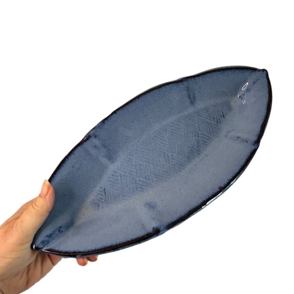 Leaf Design Pottery Dish 13” Length - Picture 4 of 7